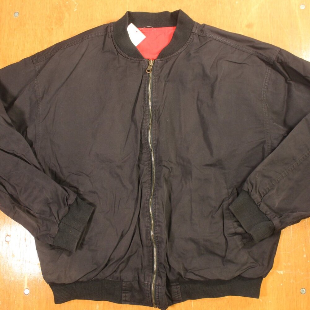 Vintage 90’s Marlboro LOGO Reversible Bomber Jacket Size L Black / Red